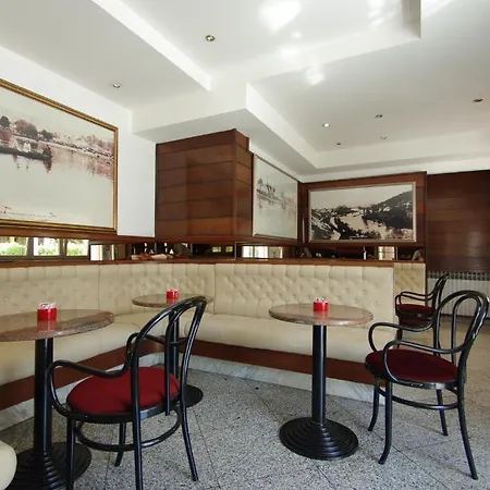 Sv. Mihovil 3* Trilj