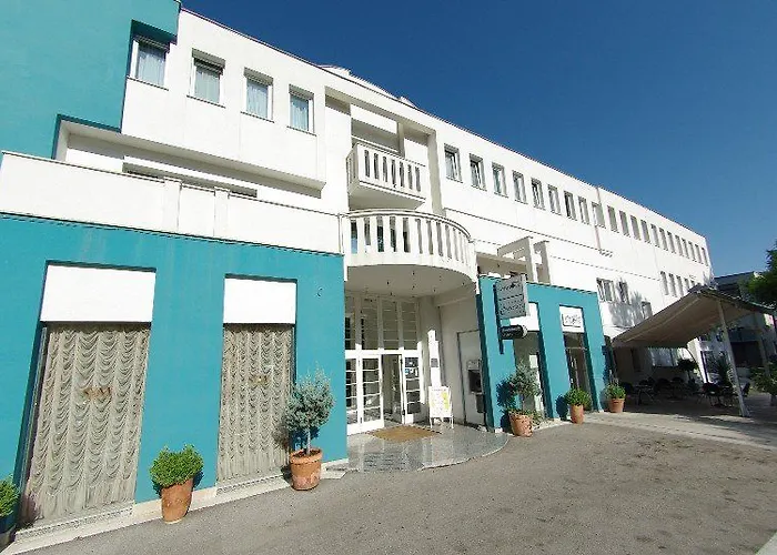 Sv. Mihovil Hotell Trilj
